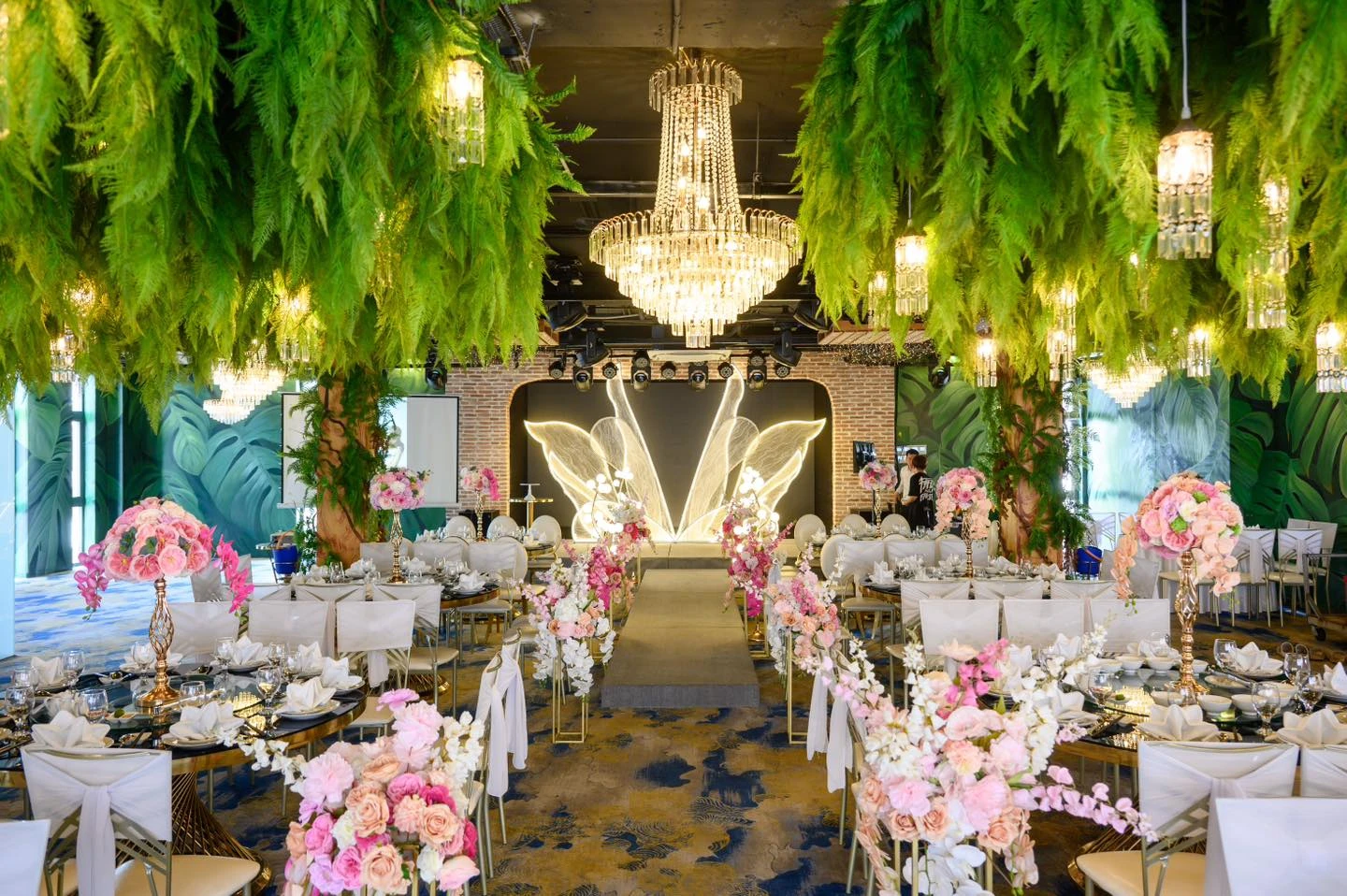 Dịch vụ tổ chức kỷ niệm ngày cưới tại nhà hàng Đại Dương Vàng